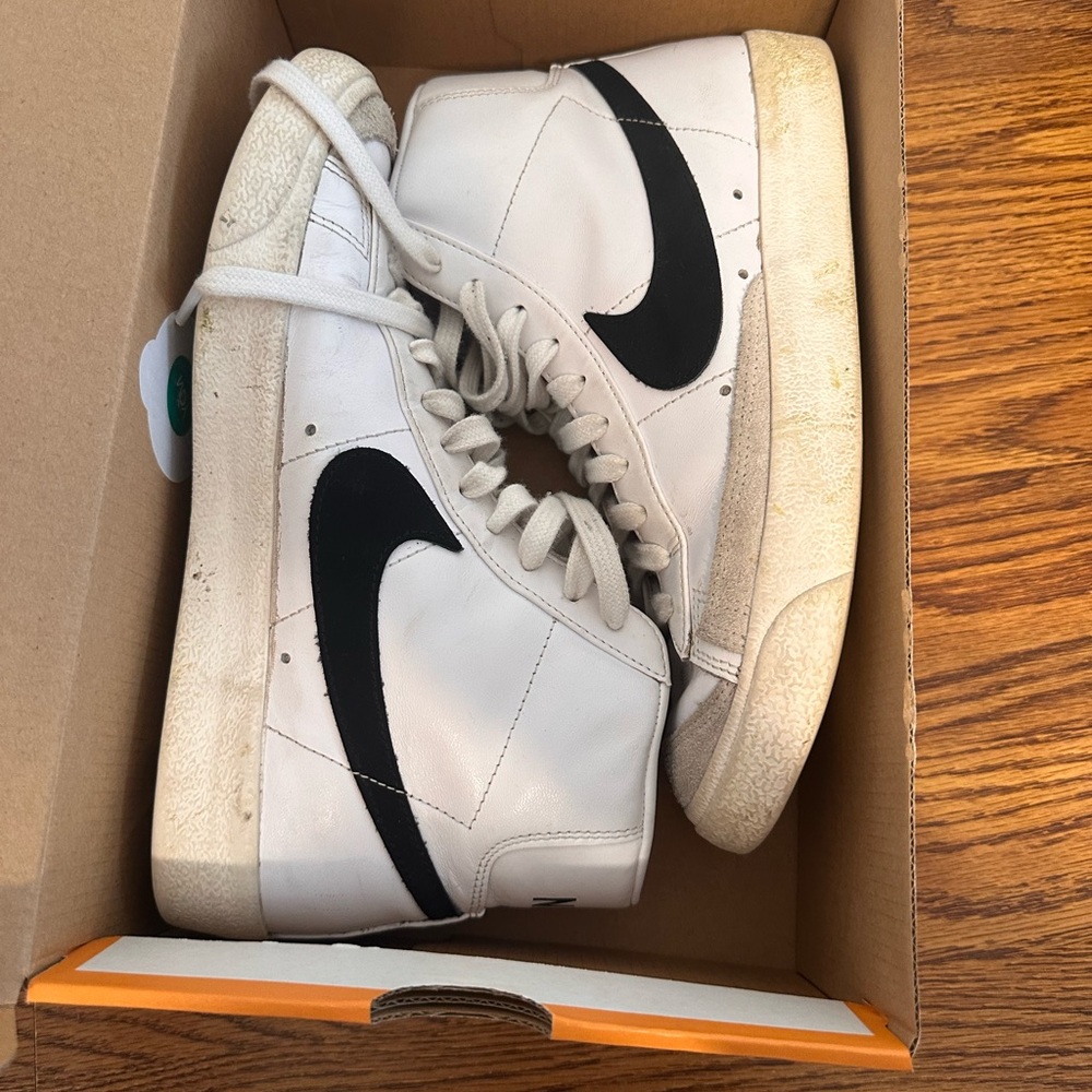 Nike White and Black High-Tops